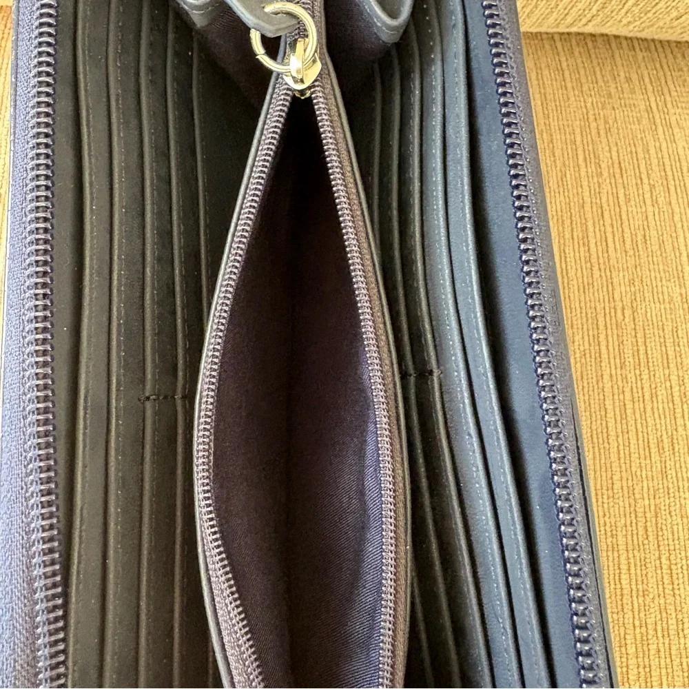 Lacoste blue zip up bi-fold wallet Excellent Condition - Picture 8 of 9